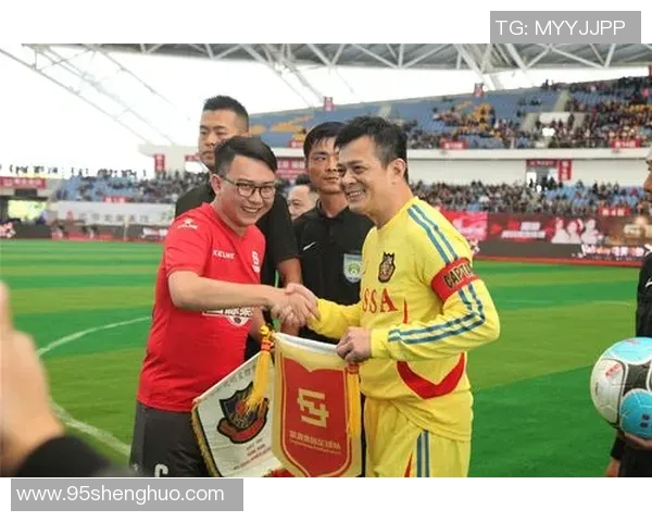 香港足球明星队意外相遇引发球迷热议精彩瞬间回顾