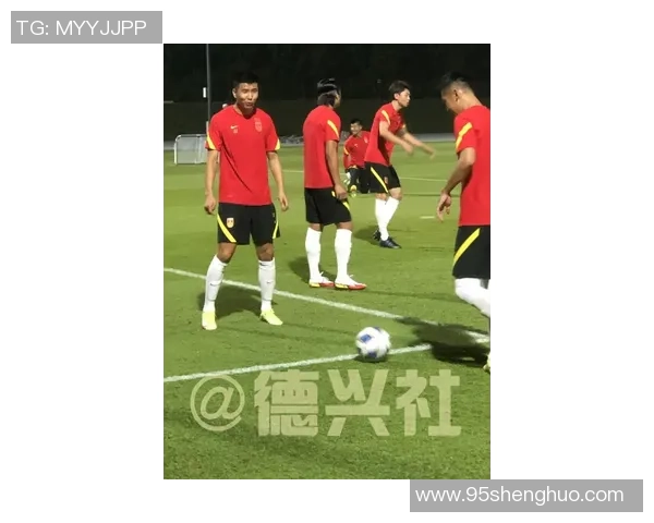 法国街头采访足球明星揭秘他们的训练生活与比赛背后的故事